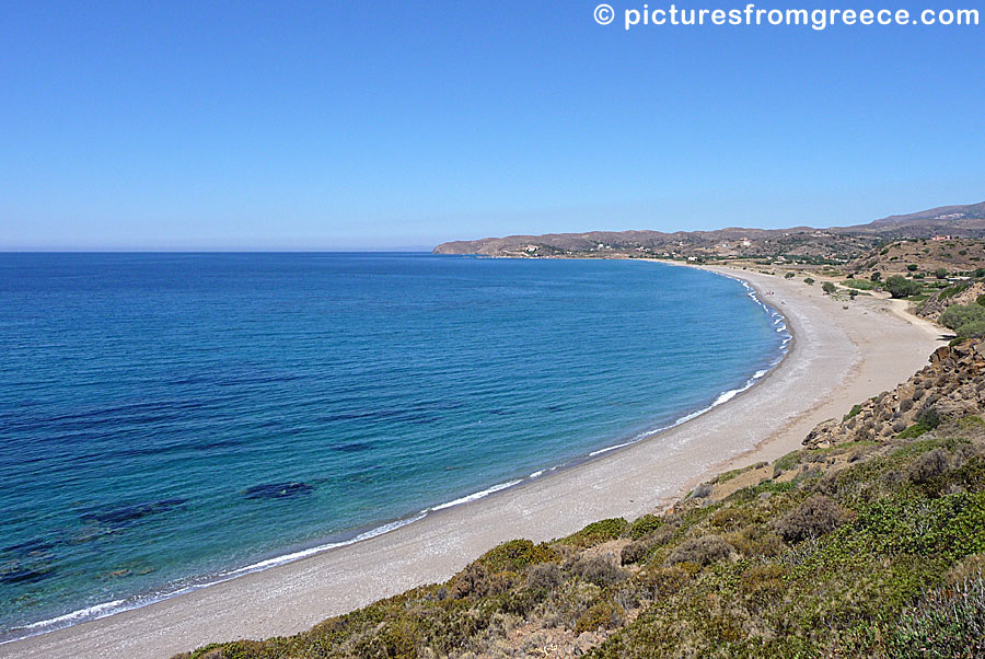 Managros is a long and unexplored sandy beach in the north of Chios.