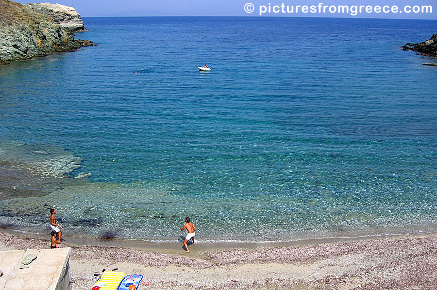 Agios Georgios beach is located in a beautiful bay with clear water on the northern Folegandros. 