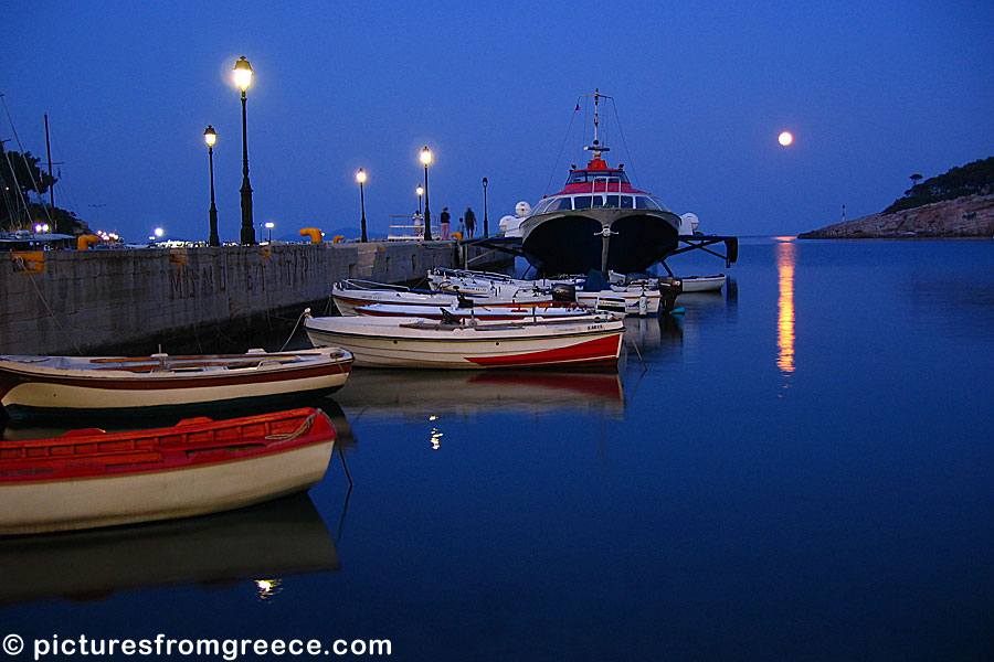 Full moon in Patitiri in Alonissos.