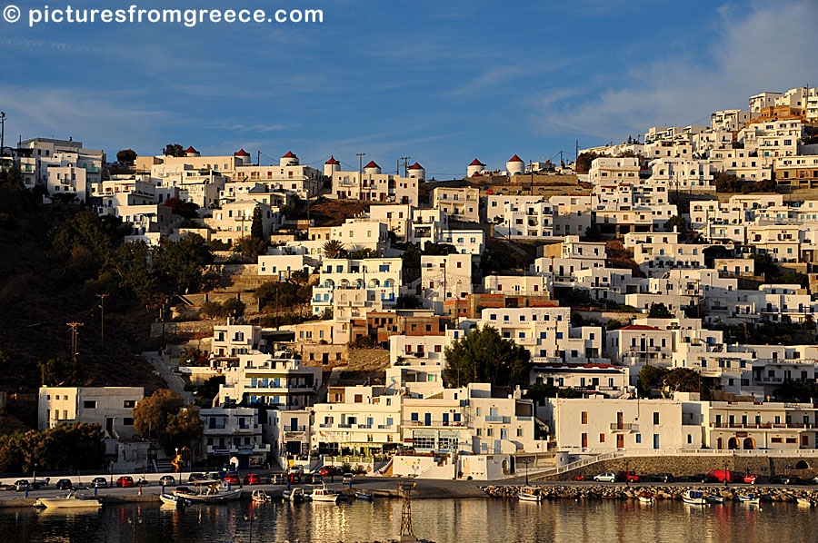 Only the ferry Nisos Kalymnos operates the old port of Pera Gialos in Astypalea. 