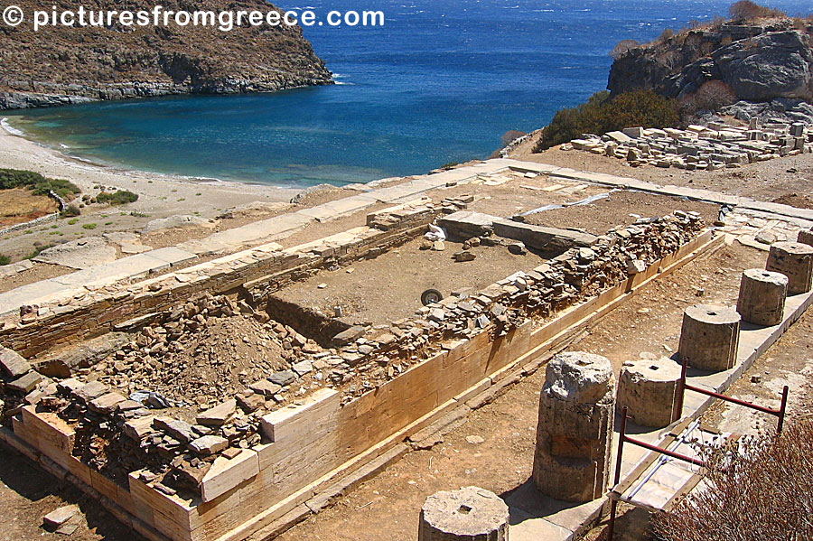 Ancient Karthea and Megales Poles beach in Kea.