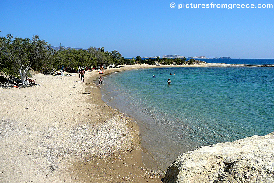 Kalamitsi beach in Kimolos is located after the beaches Aliki and Bonatsa. Here is a tavern if you are hungry for lunch.