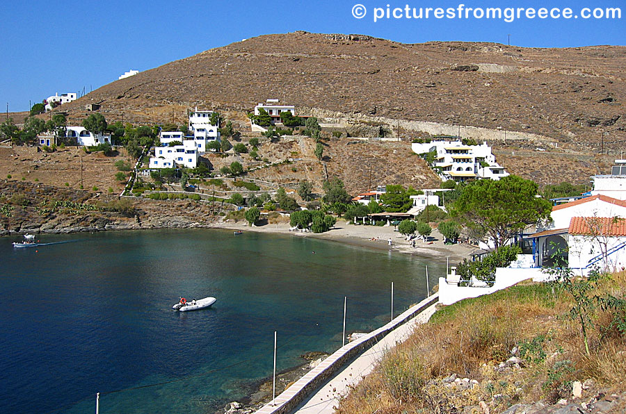 Martinakia is the closest beach to Merichas in Kythnos.