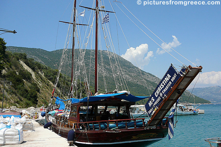 With MS / Christina you can make trips to Lefkada's neighboring islands Meganisi, Kalamos, Kastos and Scorpios.