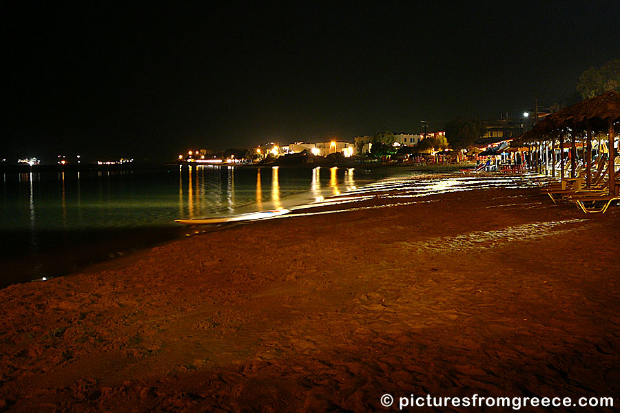 Agia Anna in Naxos is located between the beaches of Agios Prokopios. Maragas and Plaka.