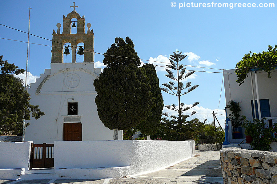 Mesaria in Schinoussa is located about 20 minutes from Chora. 