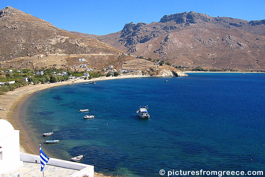 The beaches of Koutalas and Ganema are located west of Livadi in Serifos.
