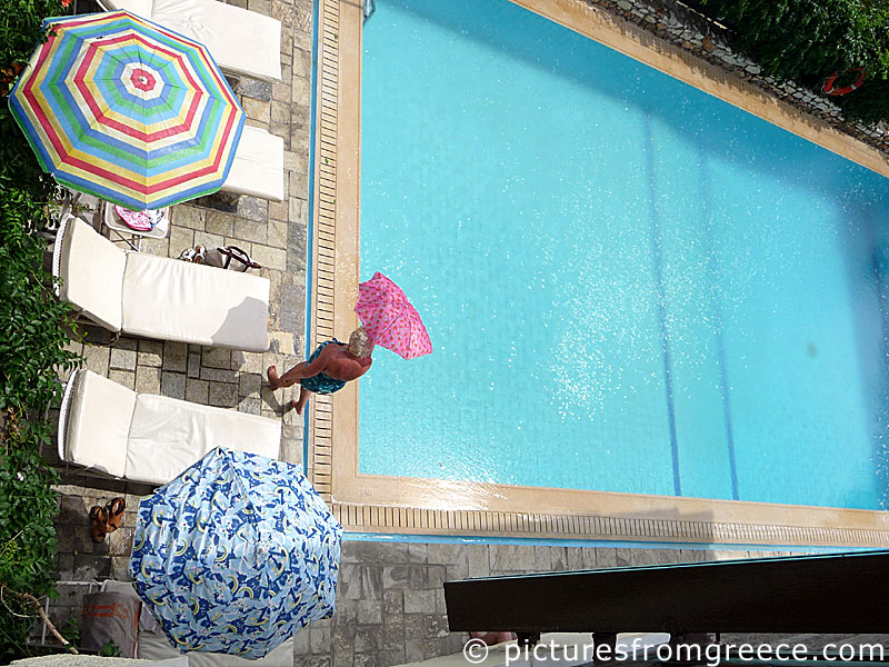 Skiathos - Rain in the pool.
