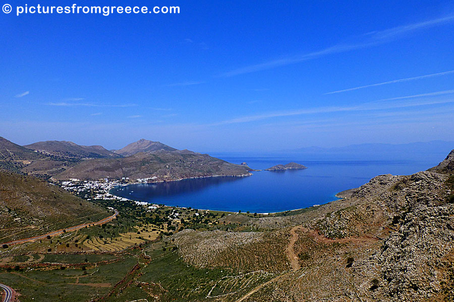 Tilos is a stunning island for those who like to hike. From the mountains you have very beautiful views of the sea, like here in Livadia.