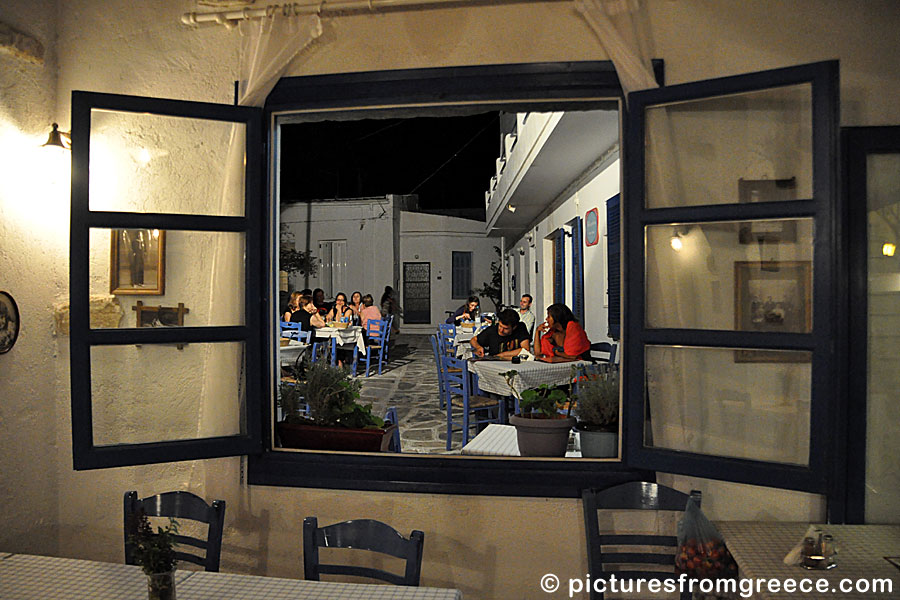 Restaurant Malamatenia is one of many restaurants in Tinos town that serves very good Greek food..