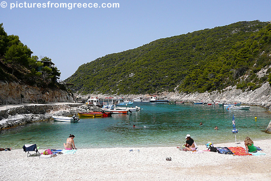 From Porto Vromi, the excursion boats leave for Shippwreck and Navigo bay in Zakynthos.